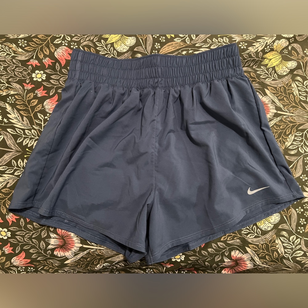 Women's Dri-FIT High-Waisted 8cm (approx.) 2-in-1 Shorts (brand new, never worn) - Picture 1 of 6